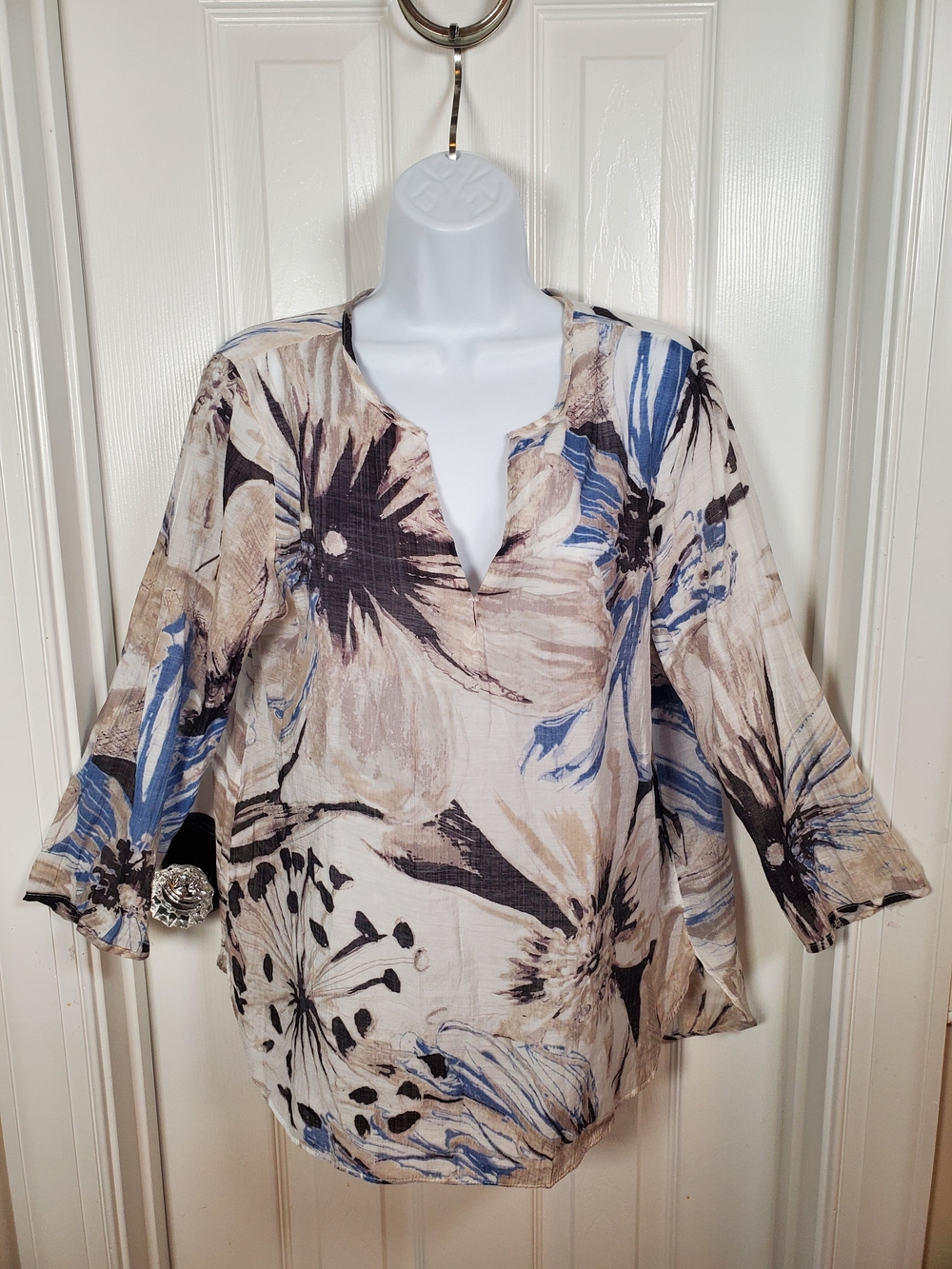 Simply Couture Blue and Beige Floral Split V-Neck Tunic Sz. L